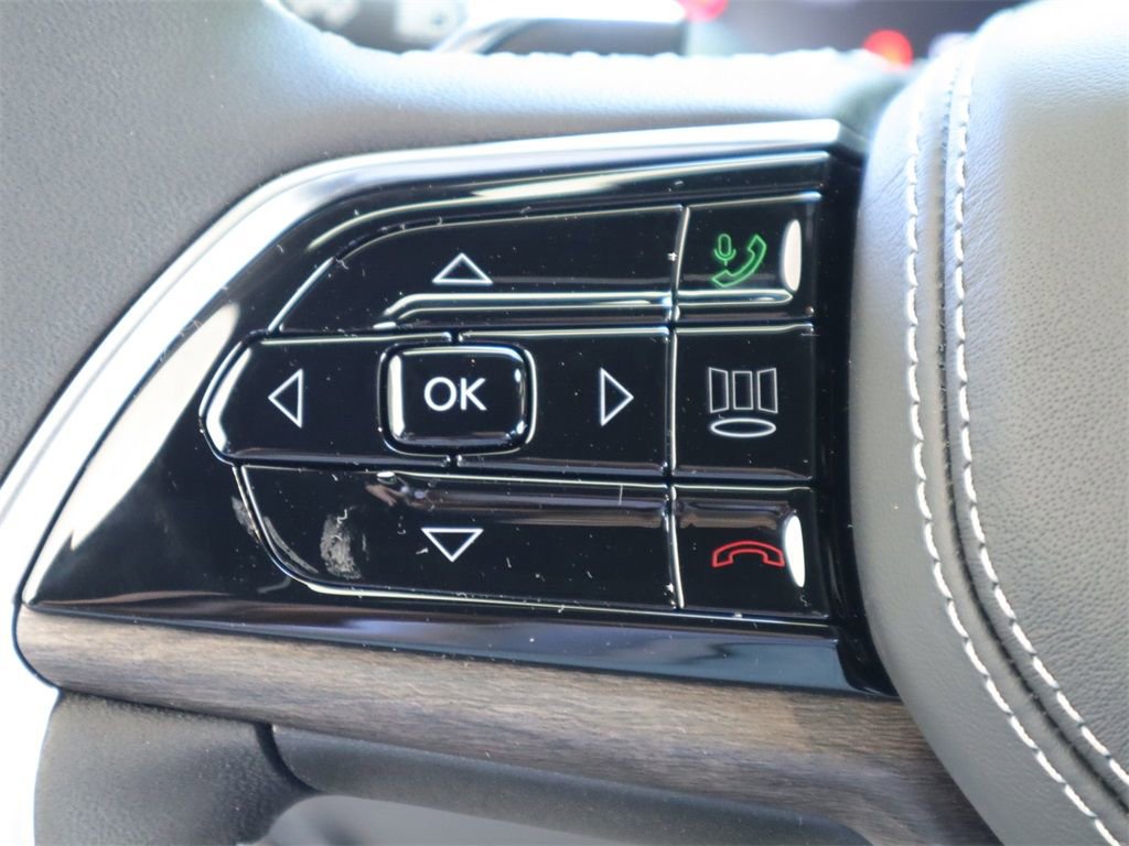 Used 2023 Jeep Grand Cherokee Overland w/ Luxury Tech Group IV AWD/4WD image 11