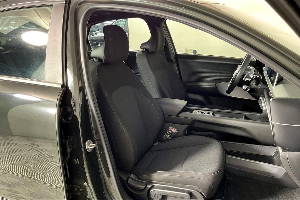 Used 2024 Hyundai Ioniq 6 SE RWD image 6