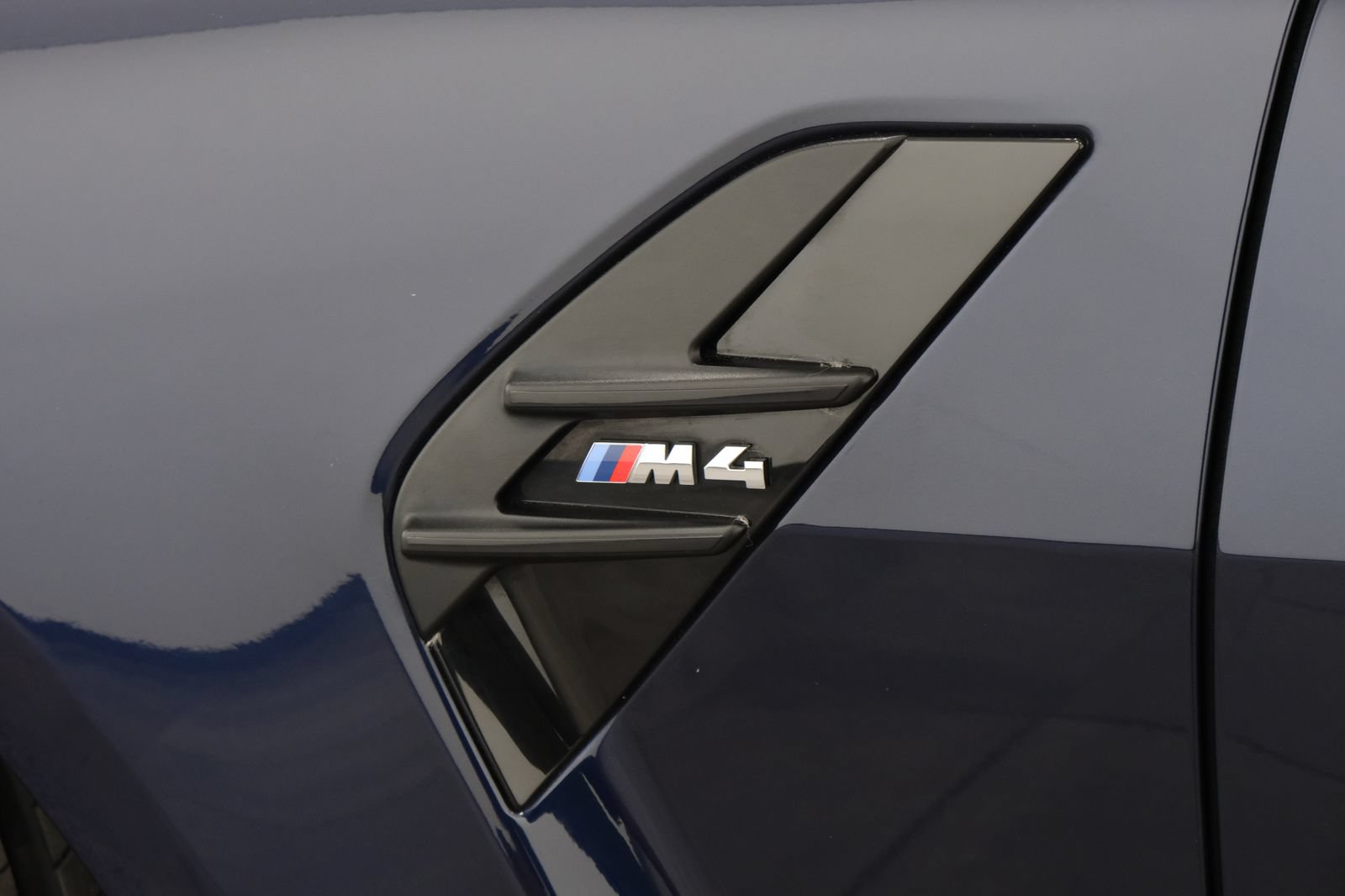 Used 2024 BMW M4 Coupe w/ Executive Package RWD image 3