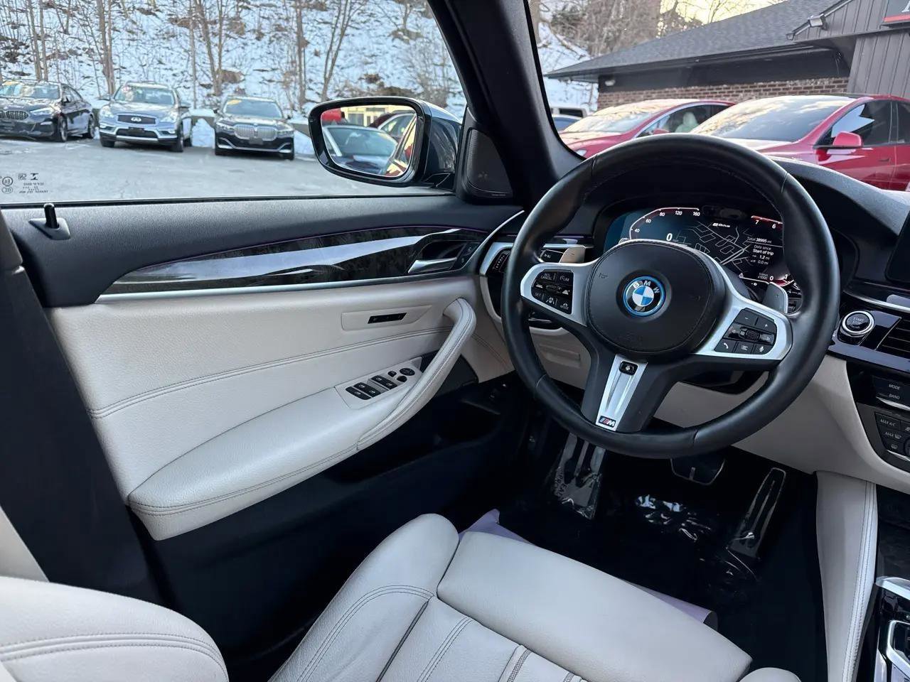 Used 2023 BMW 530e xDrive w/ Premium Package image 39