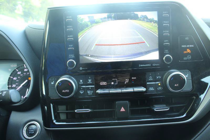 Used 2021 Toyota Highlander XLE FWD image 15
