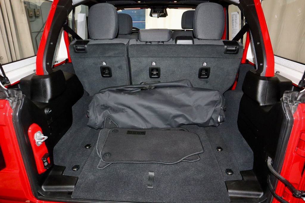 Used 2025 Jeep Wrangler Unlimited Sahara image 14