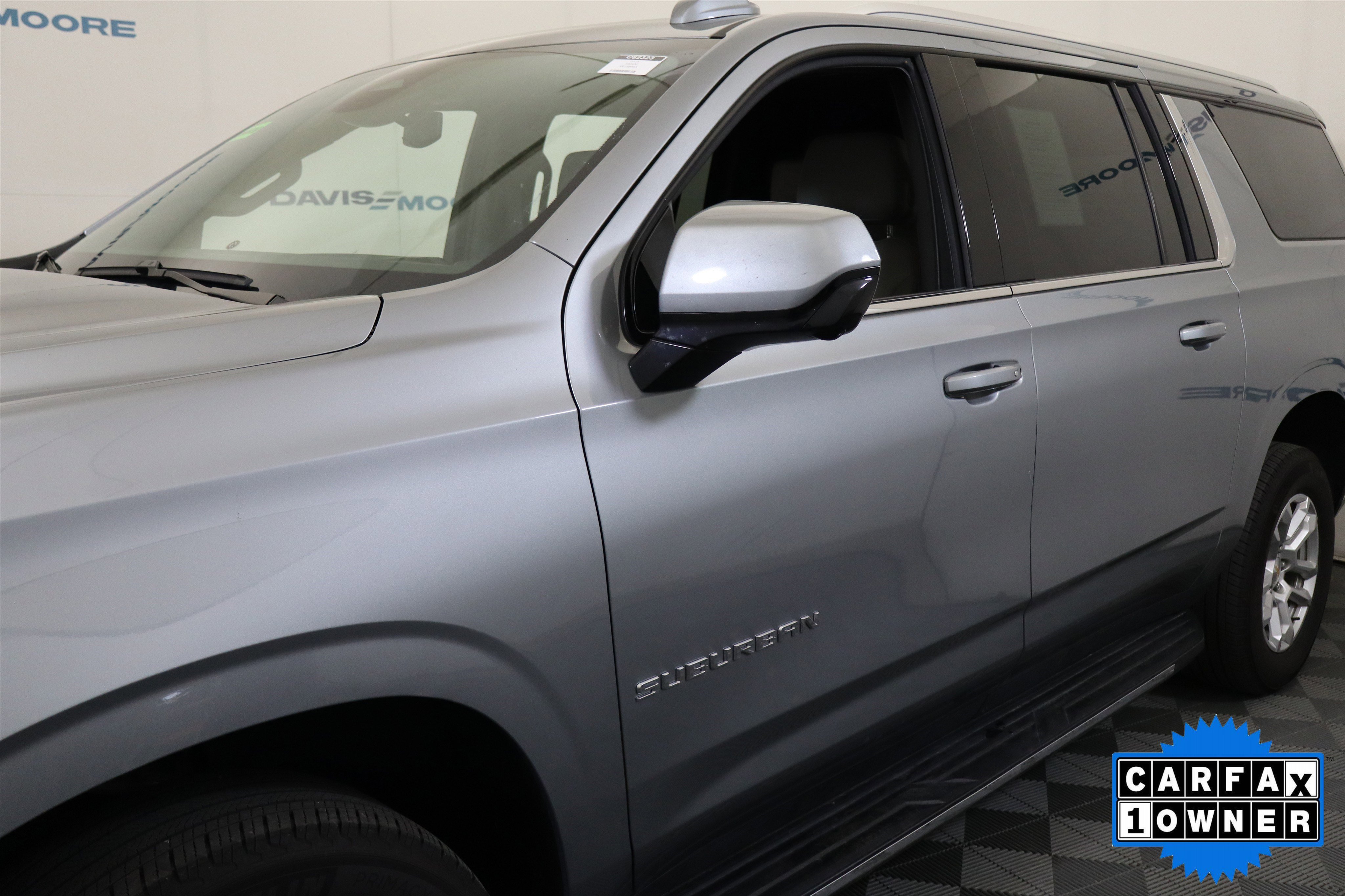 Used 2025 Chevrolet Suburban LT image 13