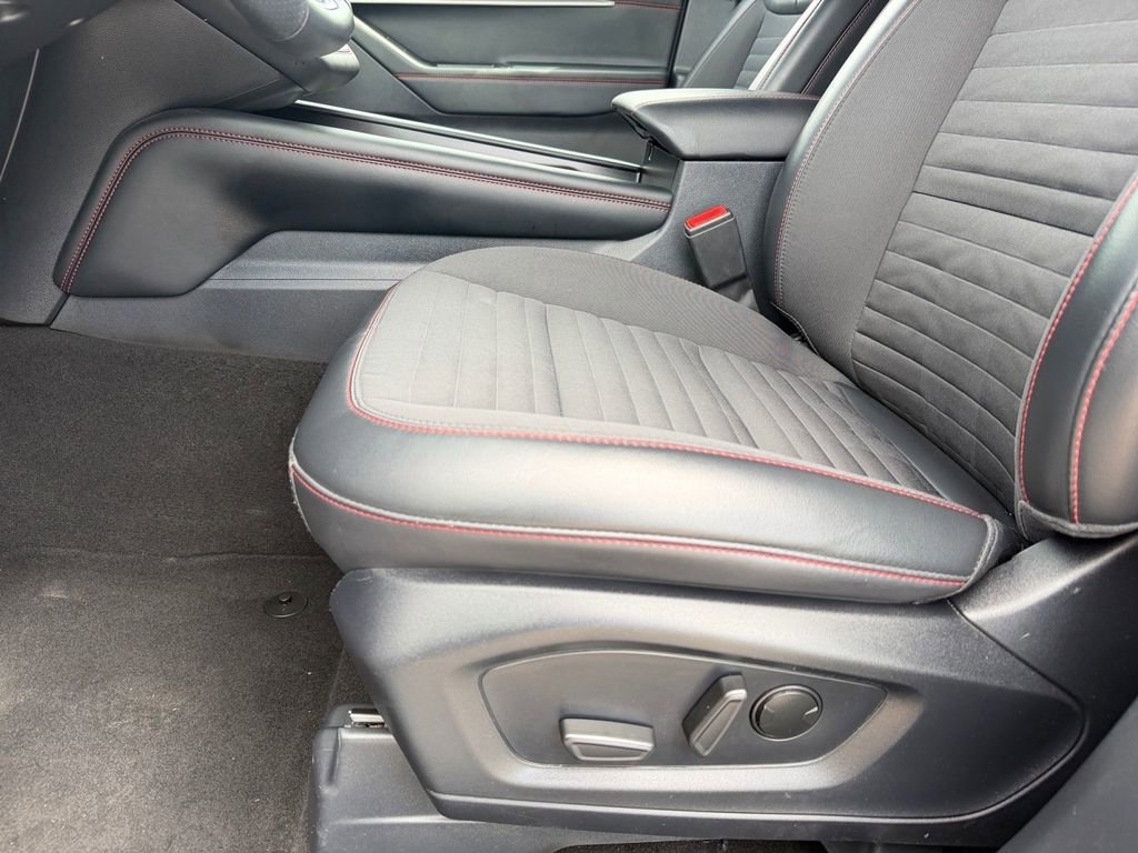 Used 2025 Ford Explorer ST-Line w/ ST-Line Street Pack AWD/4WD image 11