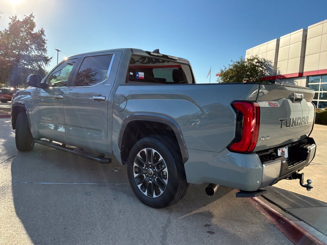 Used 2024 Toyota Tundra Limited w/ Power Package AWD/4WD image 8