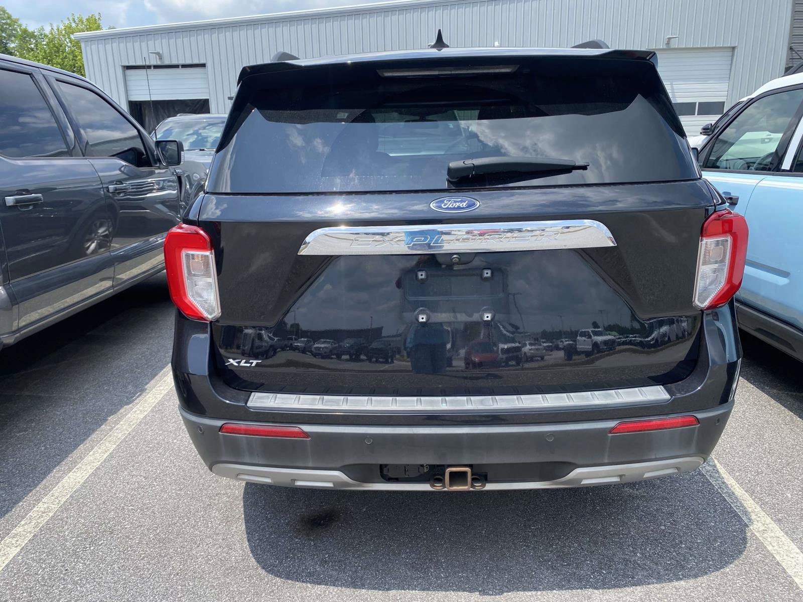 Certified 2021 Ford Explorer XLT w/ Equipment Group 202A RWD image 5