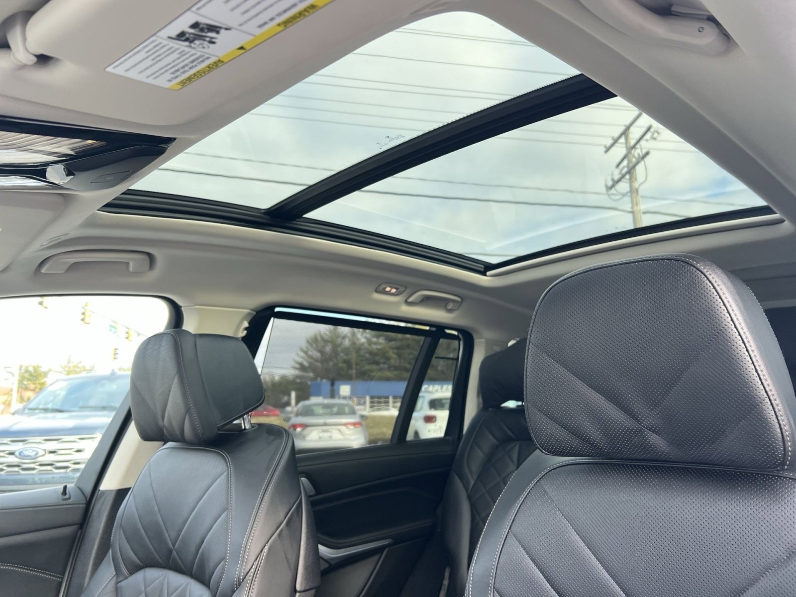 Used 2024 BMW X7 xDrive40i w/ Premium Package image 24