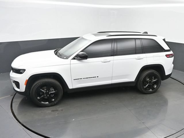 Used 2023 Jeep Grand Cherokee Altitude AWD/4WD image 37