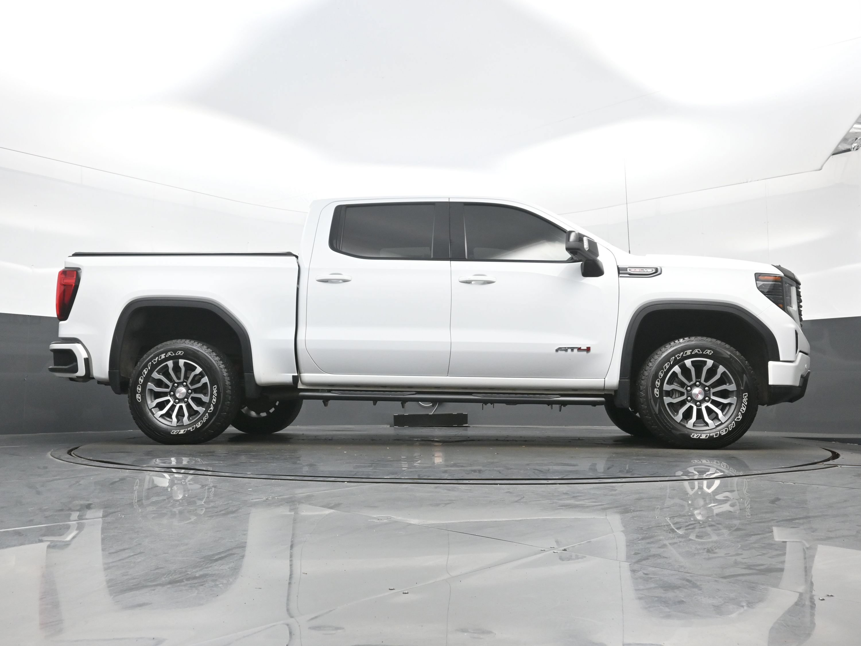 Used 2023 GMC Sierra 1500 AT4 AWD/4WD image 34
