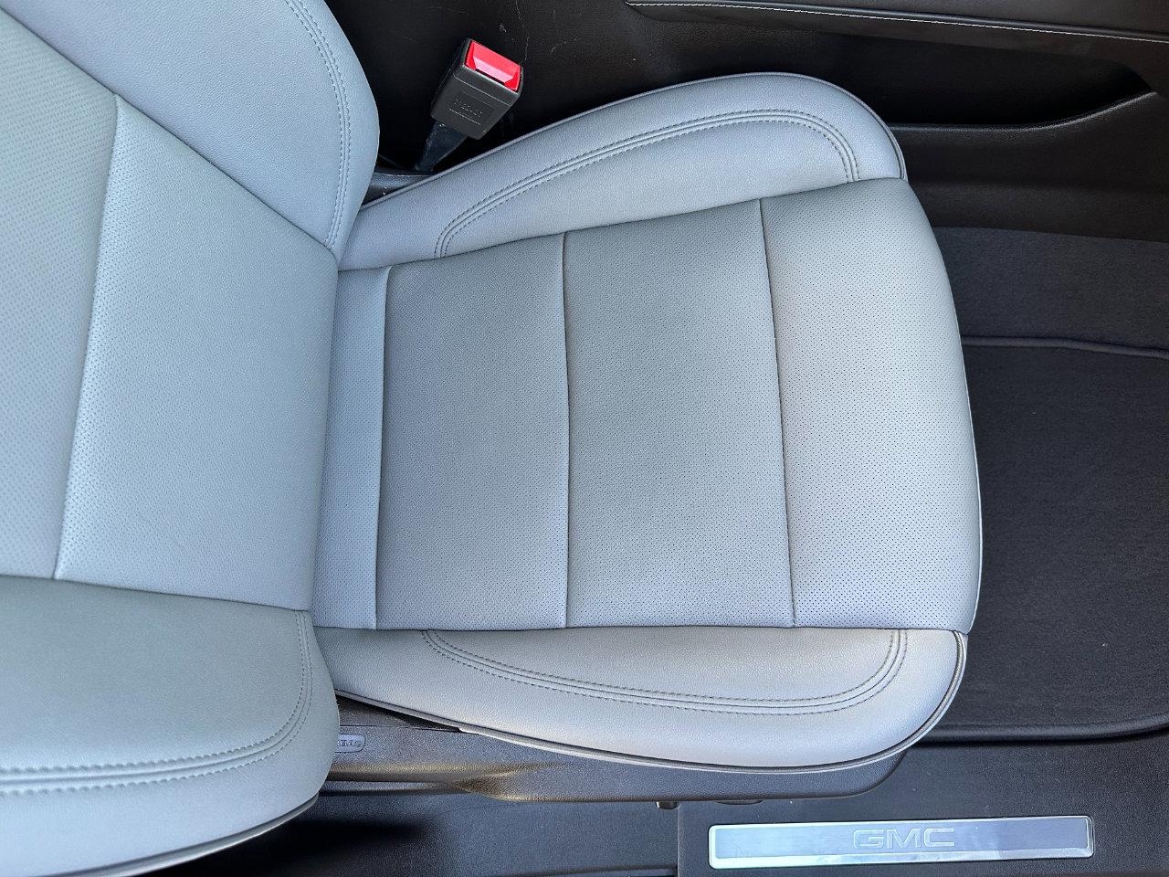 Used 2024 GMC Yukon XL SLT w/ SLT Luxury Package image 34