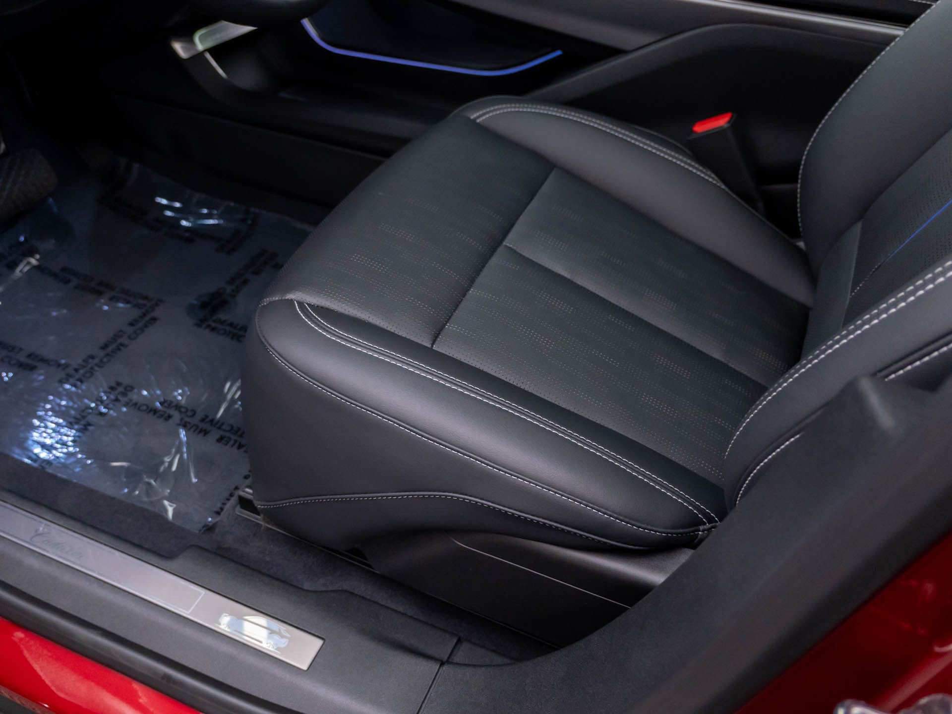 Used 2024 Cadillac Lyriq Luxury w/ LPO, Floor Liner Package image 18