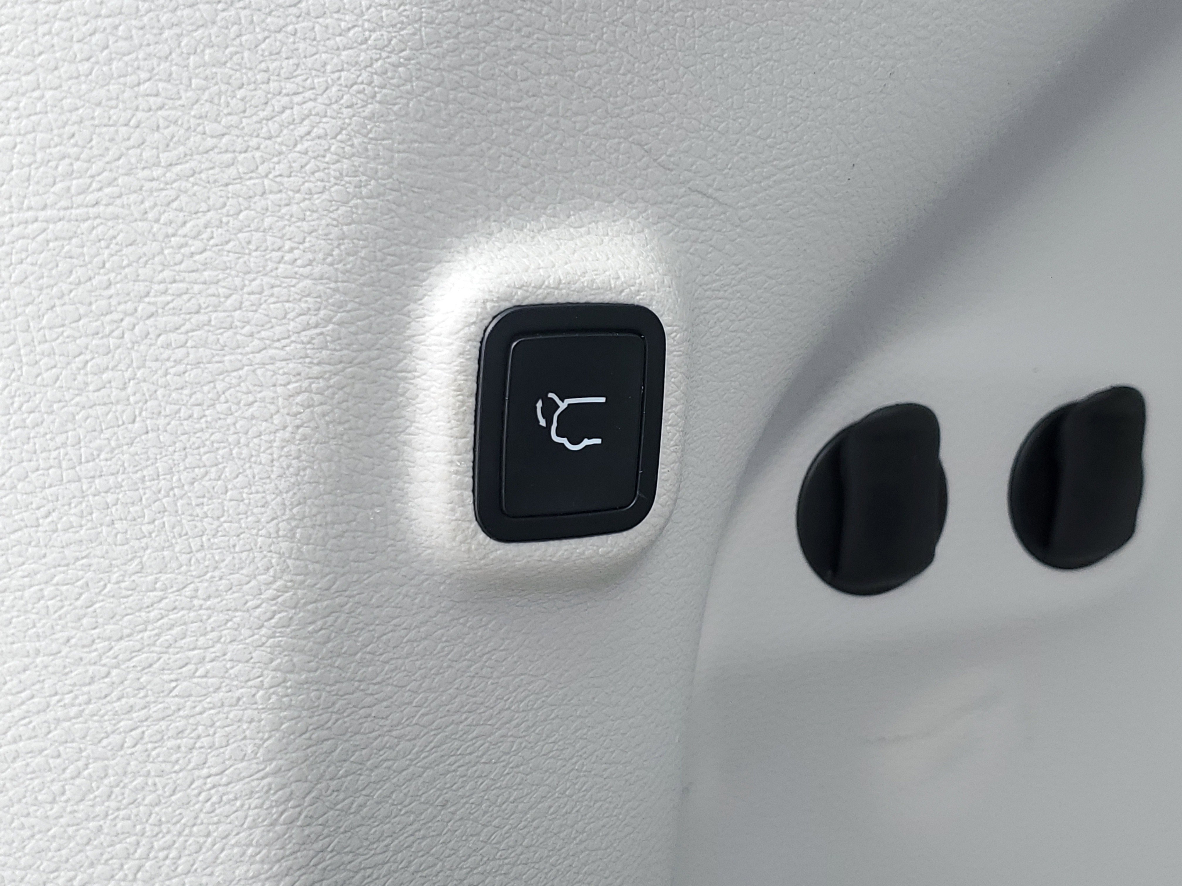 Used 2020 Jeep Cherokee Latitude Plus w/ Comfort/Convenience Group FWD image 8
