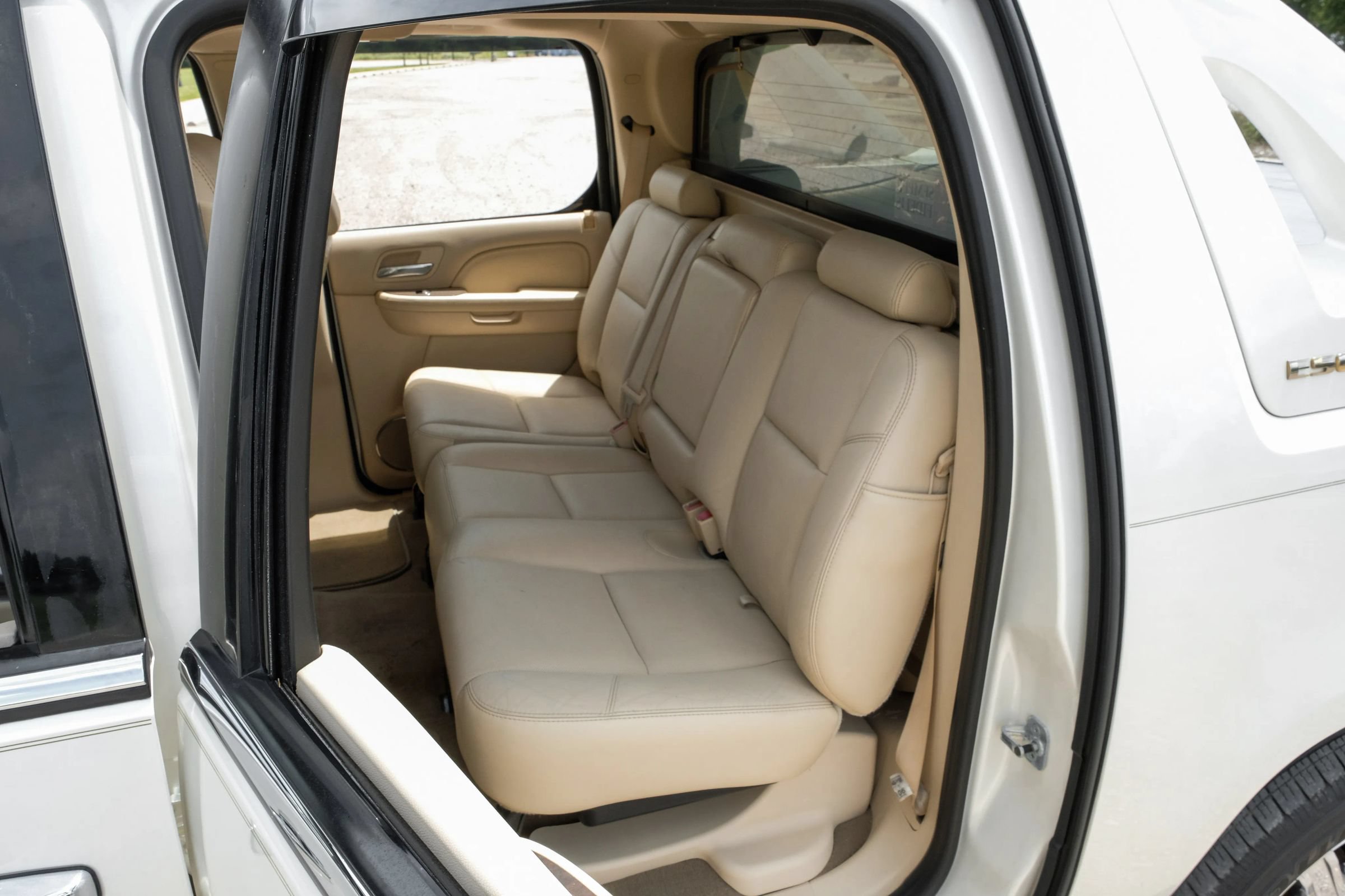 Used 2007 Cadillac Escalade EXT w/ Information Package AWD/4WD image 34