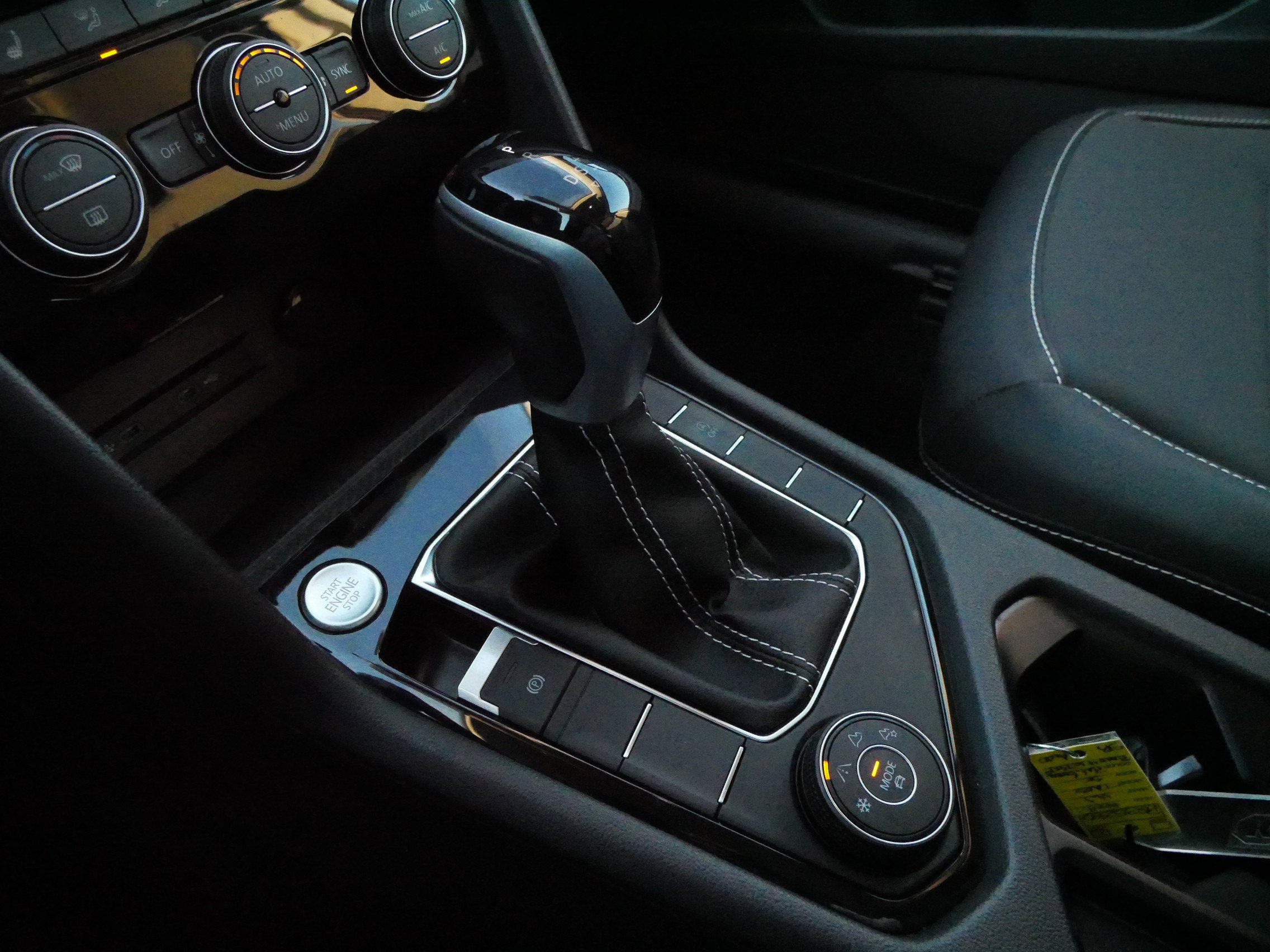 Certified 2024 Volkswagen Taos SE w/ Panoramic Sunroof Package image 24