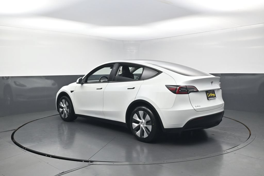 Used 2024 Tesla Model Y 2WD image 4
