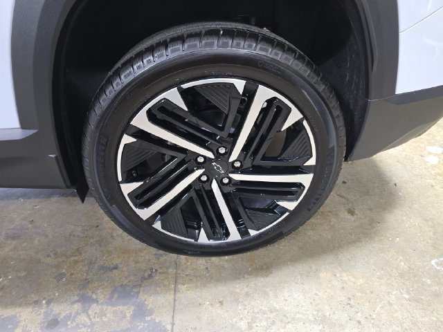 New 2026 Chevrolet Equinox RS w/ Convenience Package III FWD image 36