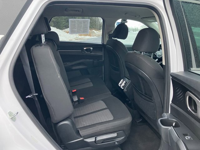 Used 2023 Kia Sorento LX image 17