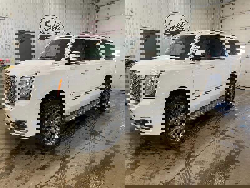 Used 2015 GMC Yukon XL Denali w/ Touring Package AWD/4WD image 1