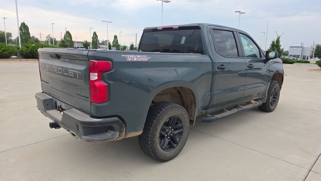 Used 2025 Chevrolet Silverado 1500 Custom Trail Boss w/ LPO, Dark Essentials Package AWD/4WD image 5