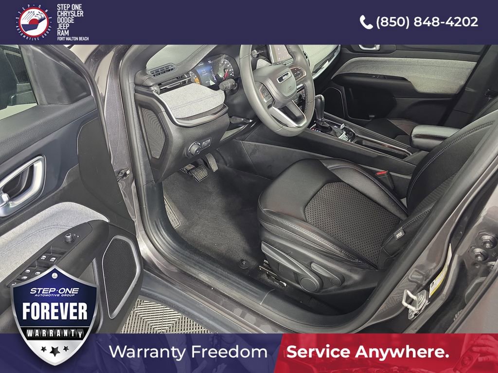 Used 2024 Jeep Compass Latitude AWD/4WD image 10