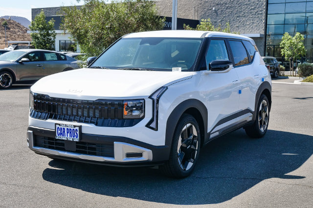 New 2027 Kia Seltos S FWD image 4