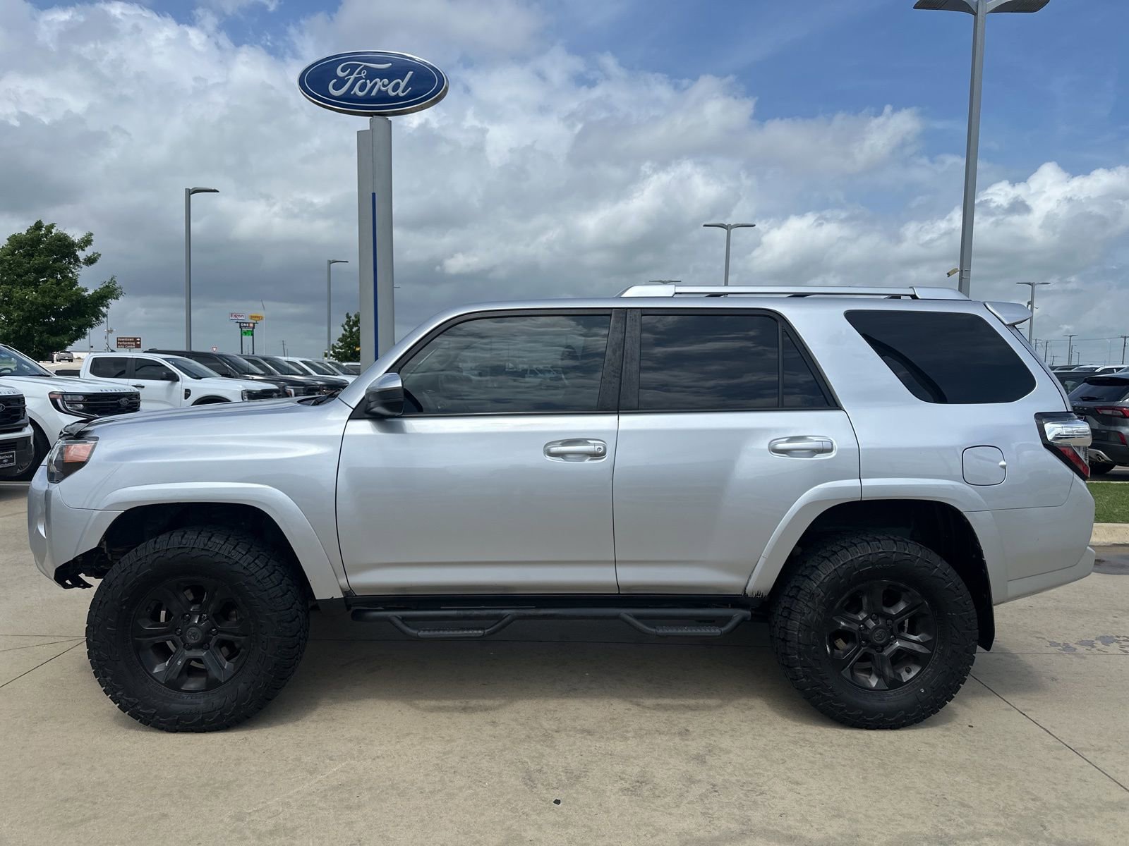Used 2017 Toyota 4Runner SR5 image 2