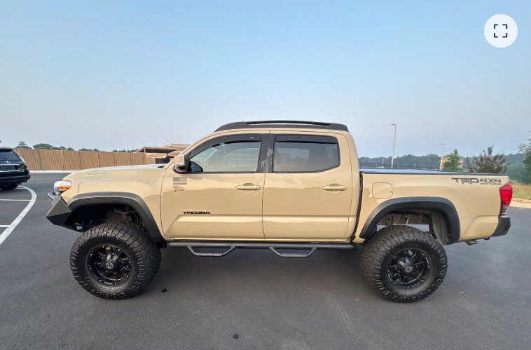 Used 2016 Toyota Tacoma TRD Off-Road w/ Premium & Technology Package AWD/4WD image 3
