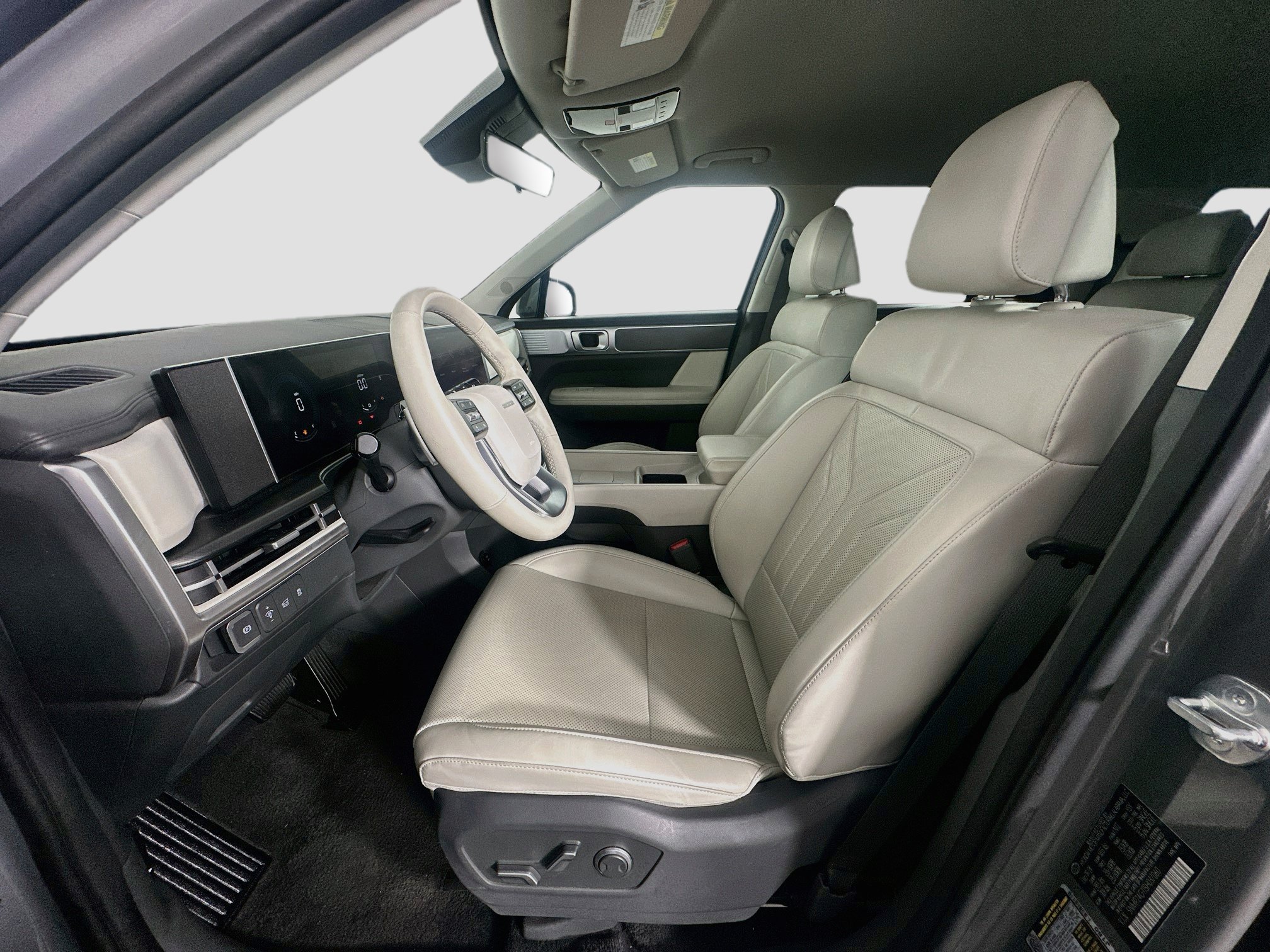 Used 2025 Hyundai Santa Fe SEL FWD image 13