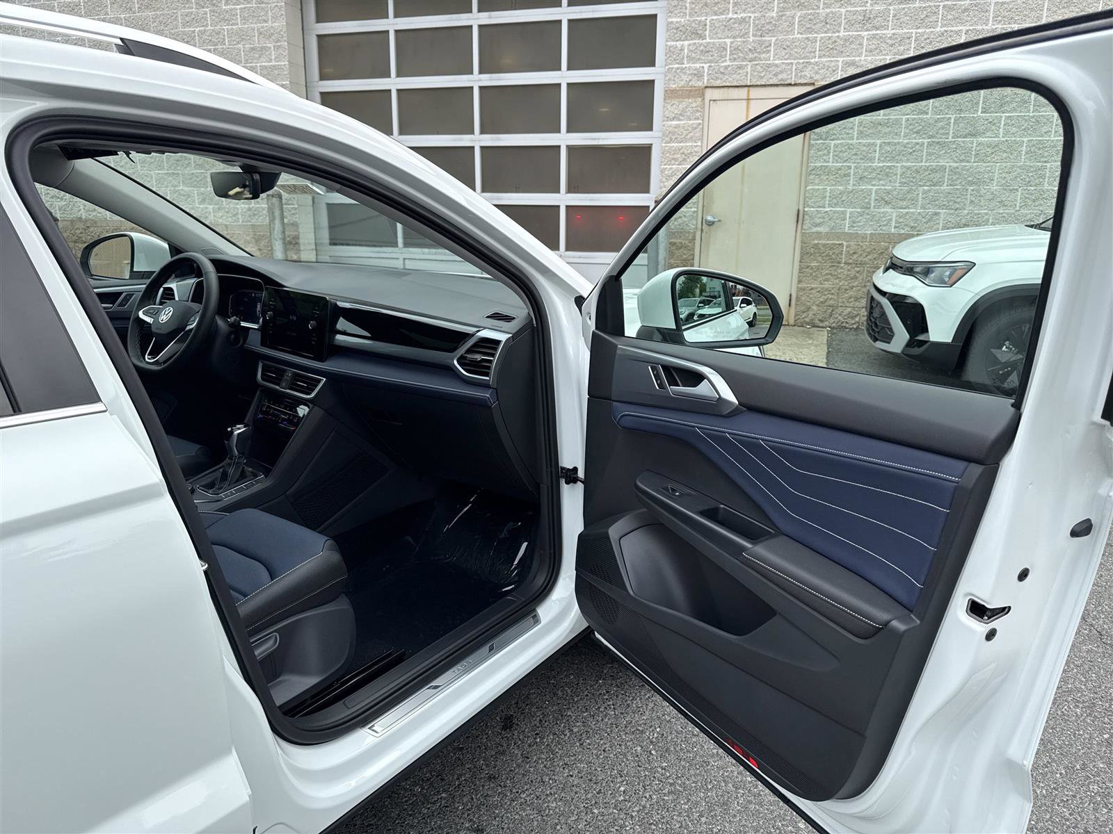 New 2025 Volkswagen Taos SEL image 29