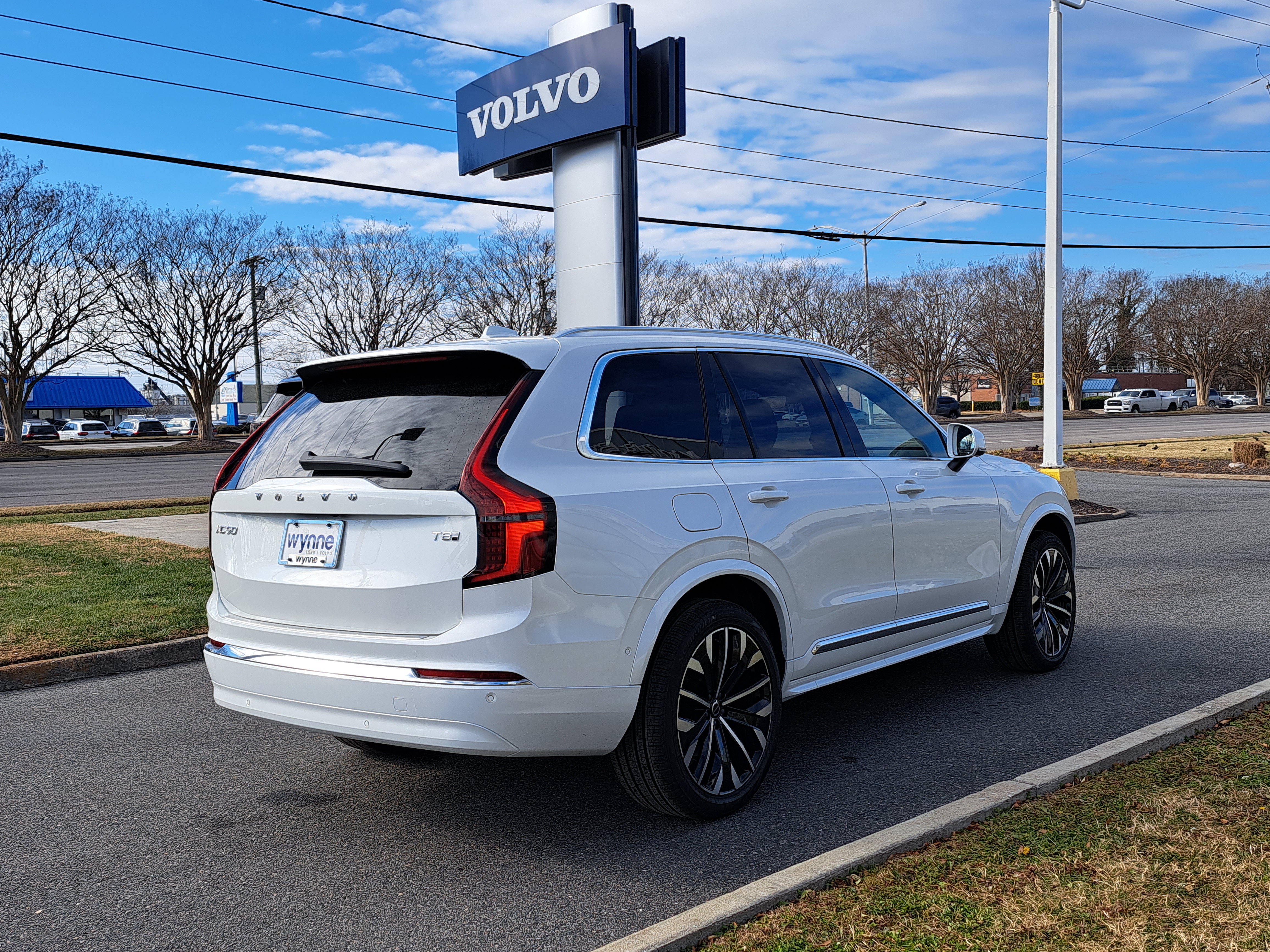 New 2026 Volvo XC90 T8 Plus w/ Protection Package Premier AWD/4WD image 3