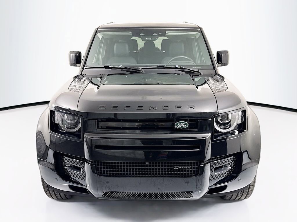 Used 2023 Land Rover Defender 130 X-Dynamic SE image 2