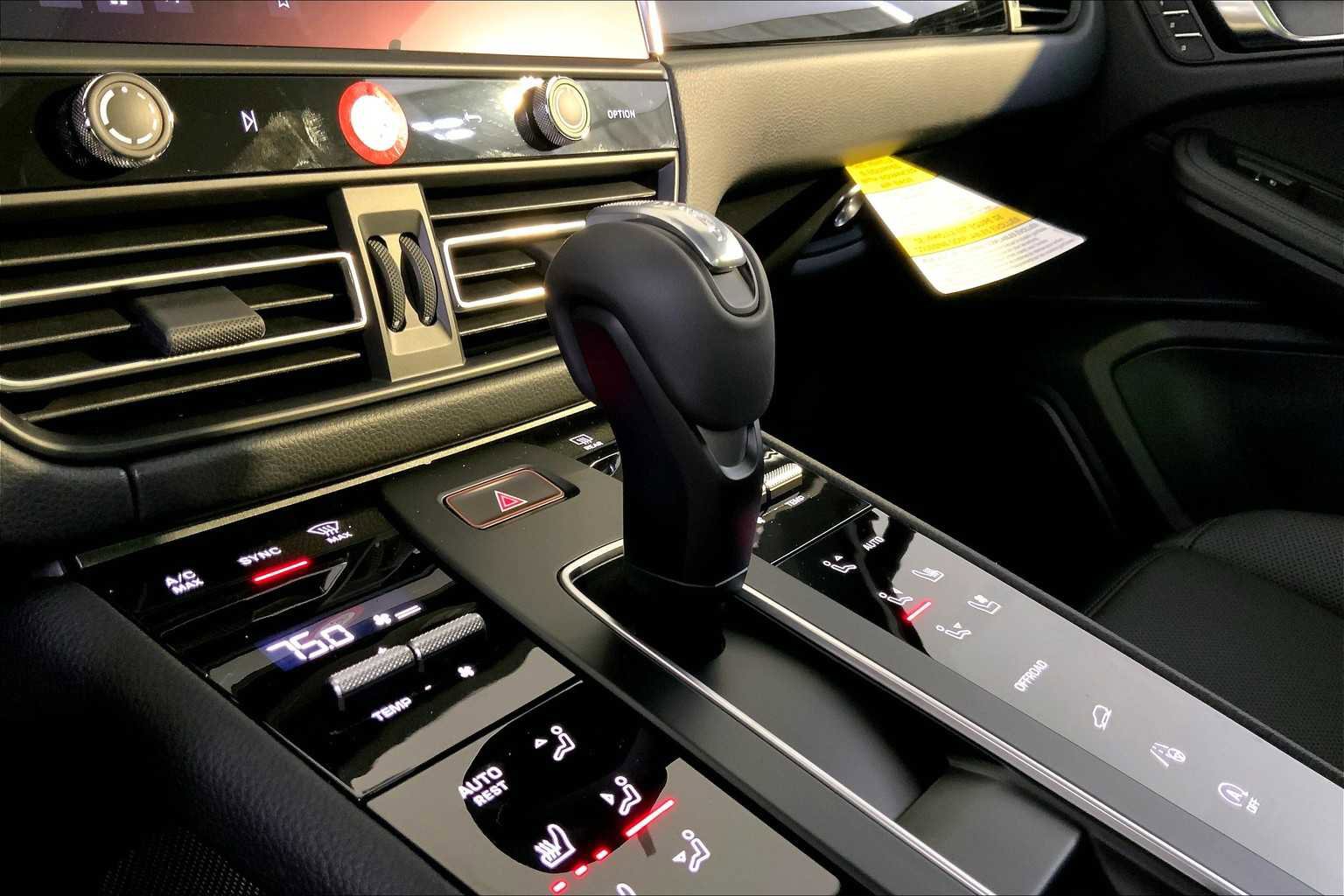 New 2026 Porsche Macan image 17