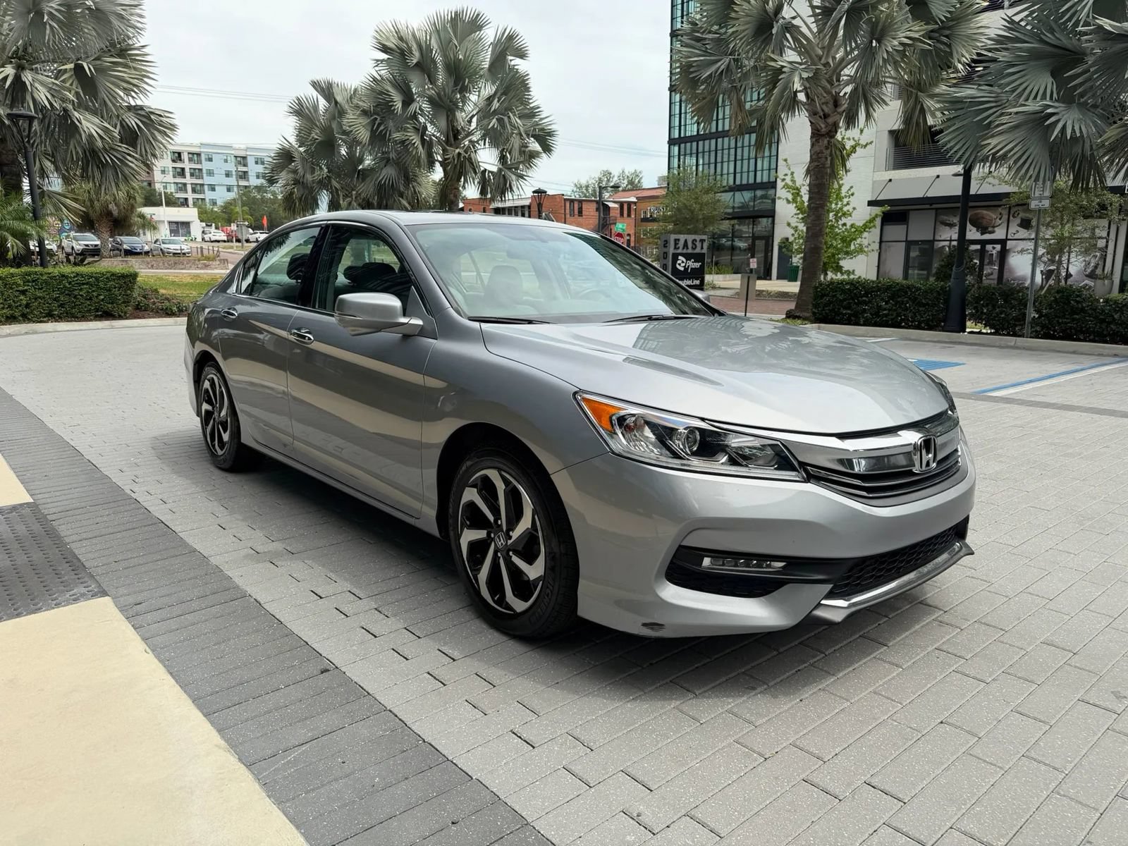 Used 2017 Honda Accord EX-L image 8