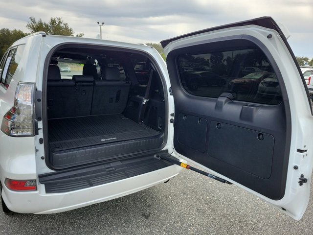 Used 2022 Lexus GX 460 Premium w/ Premium Package image 19