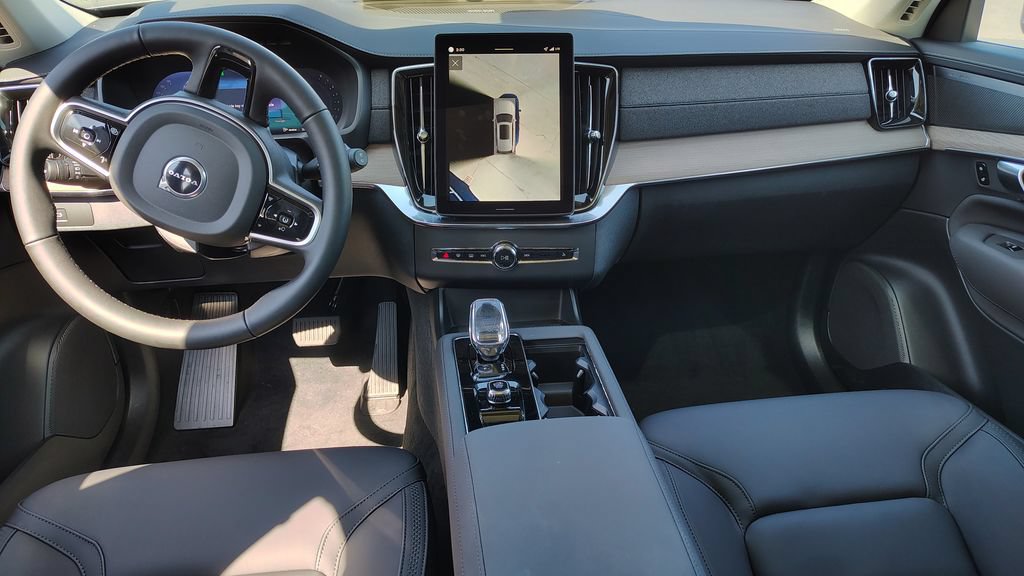 New 2026 Volvo XC90 B6 Plus w/ Protection Package AWD/4WD image 12