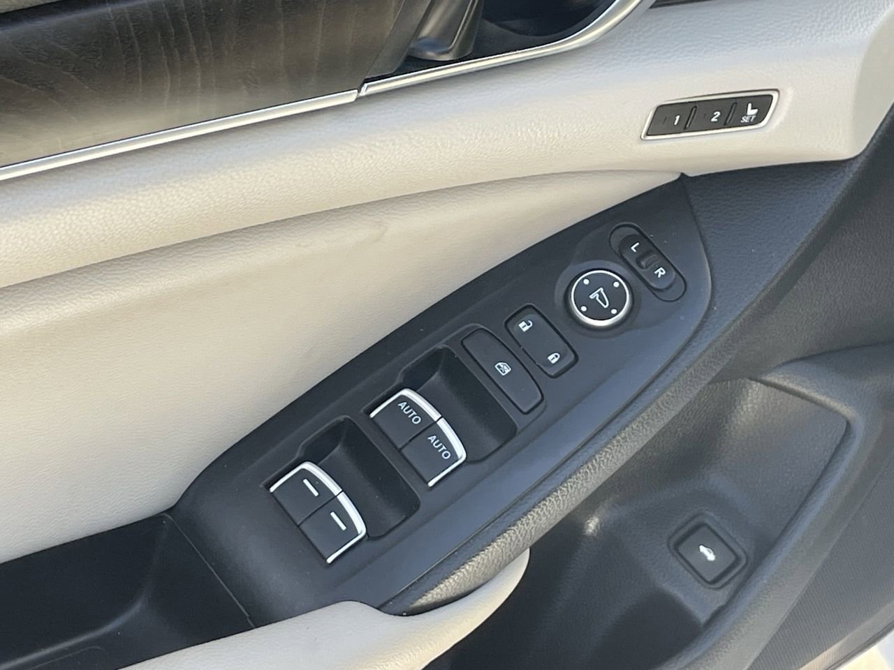 Used 2021 Honda Accord Touring image 7