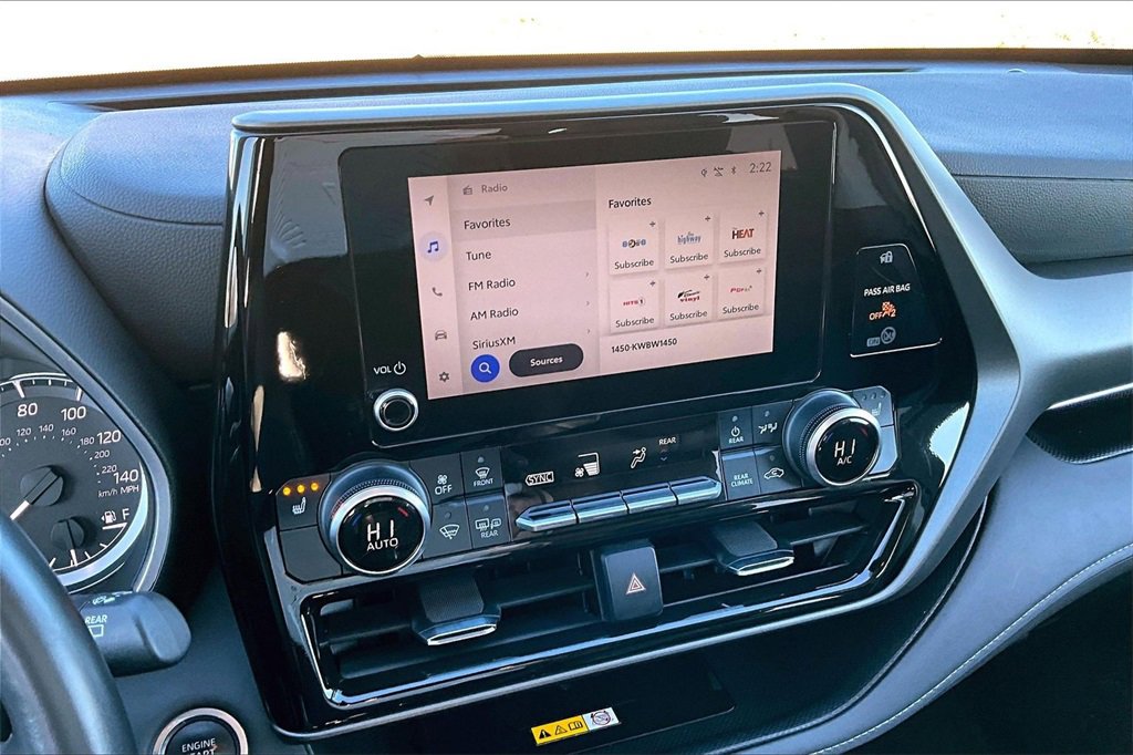 Used 2024 Toyota Highlander XLE image 6