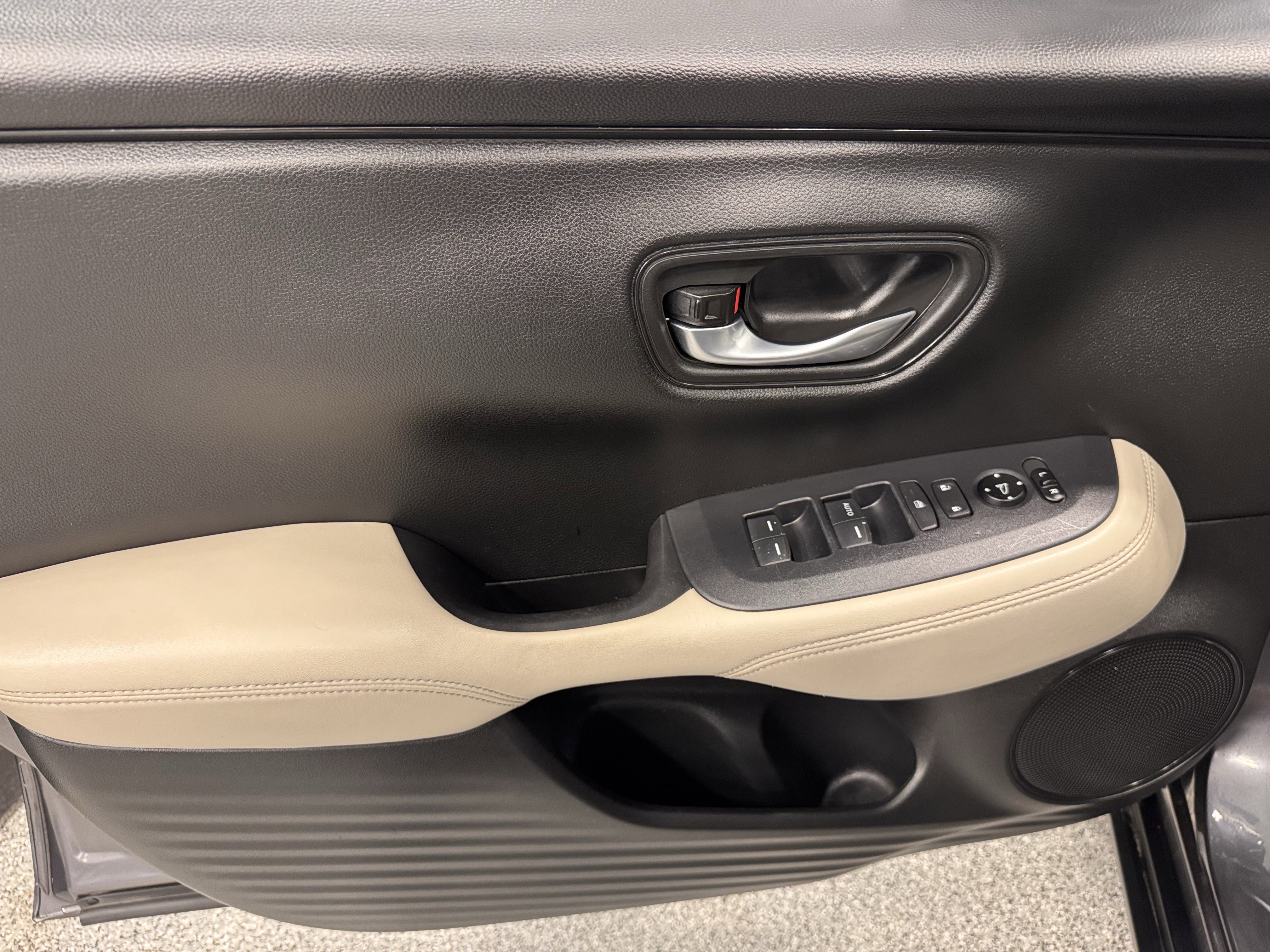 Used 2023 Honda HR-V LX image 19