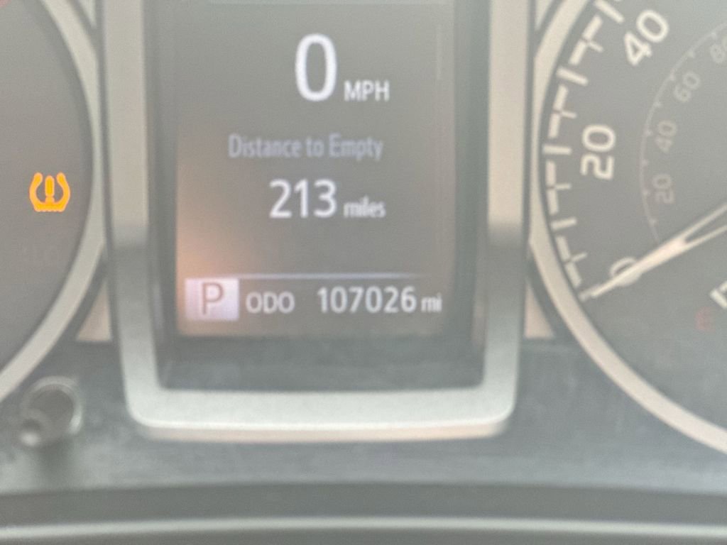 Used 2016 Toyota Tacoma Limited w/ Towing Package image 13