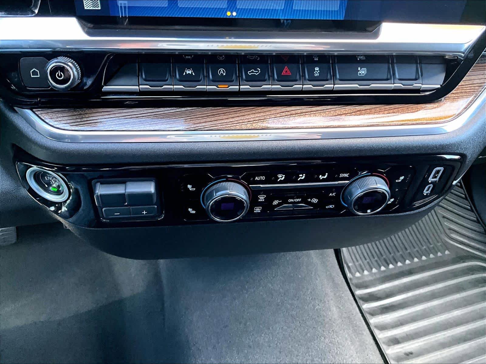 Used 2025 Chevrolet Silverado 1500 LT AWD/4WD image 26