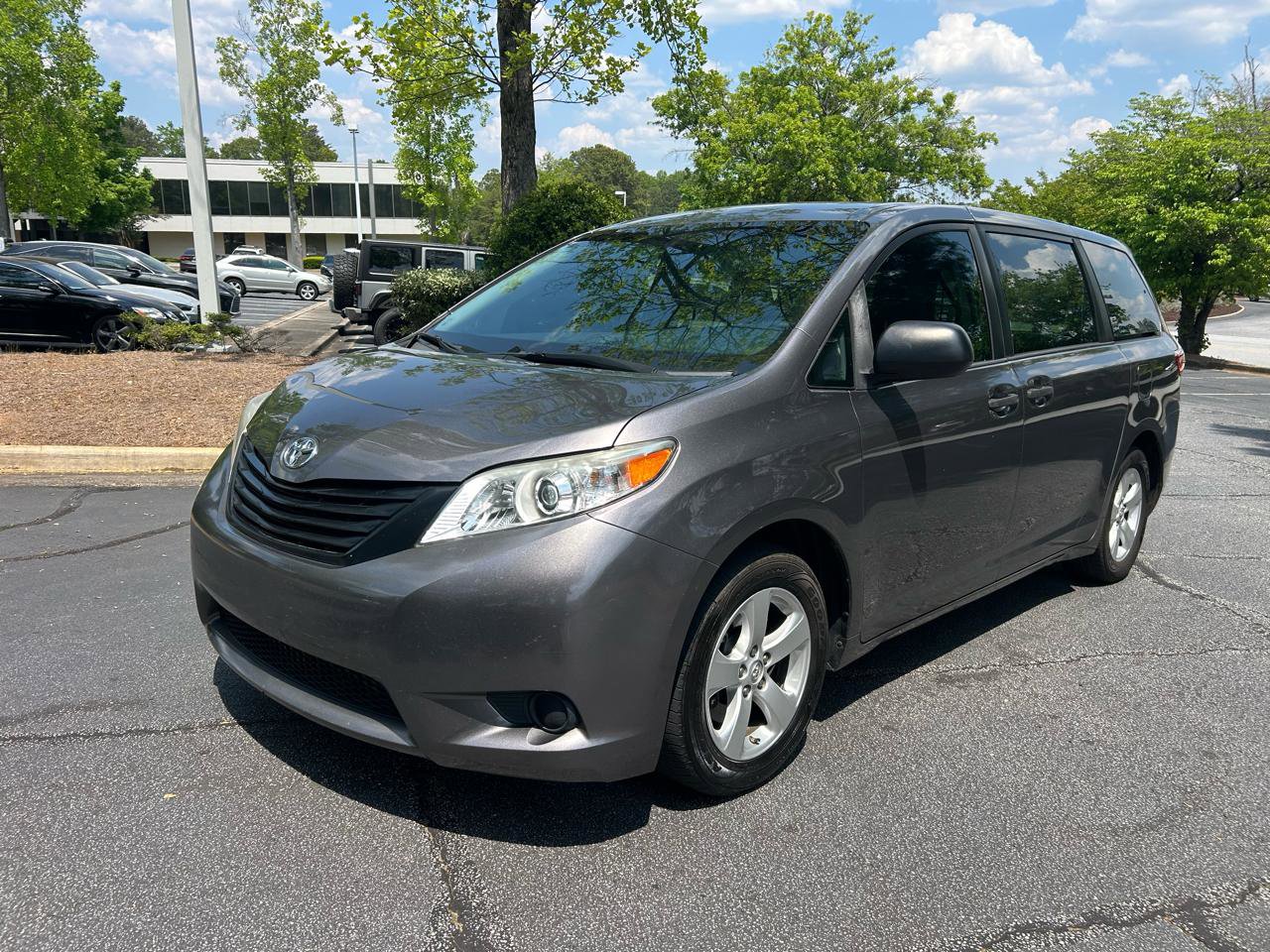 Used 2017 Toyota Sienna L FWD image 36