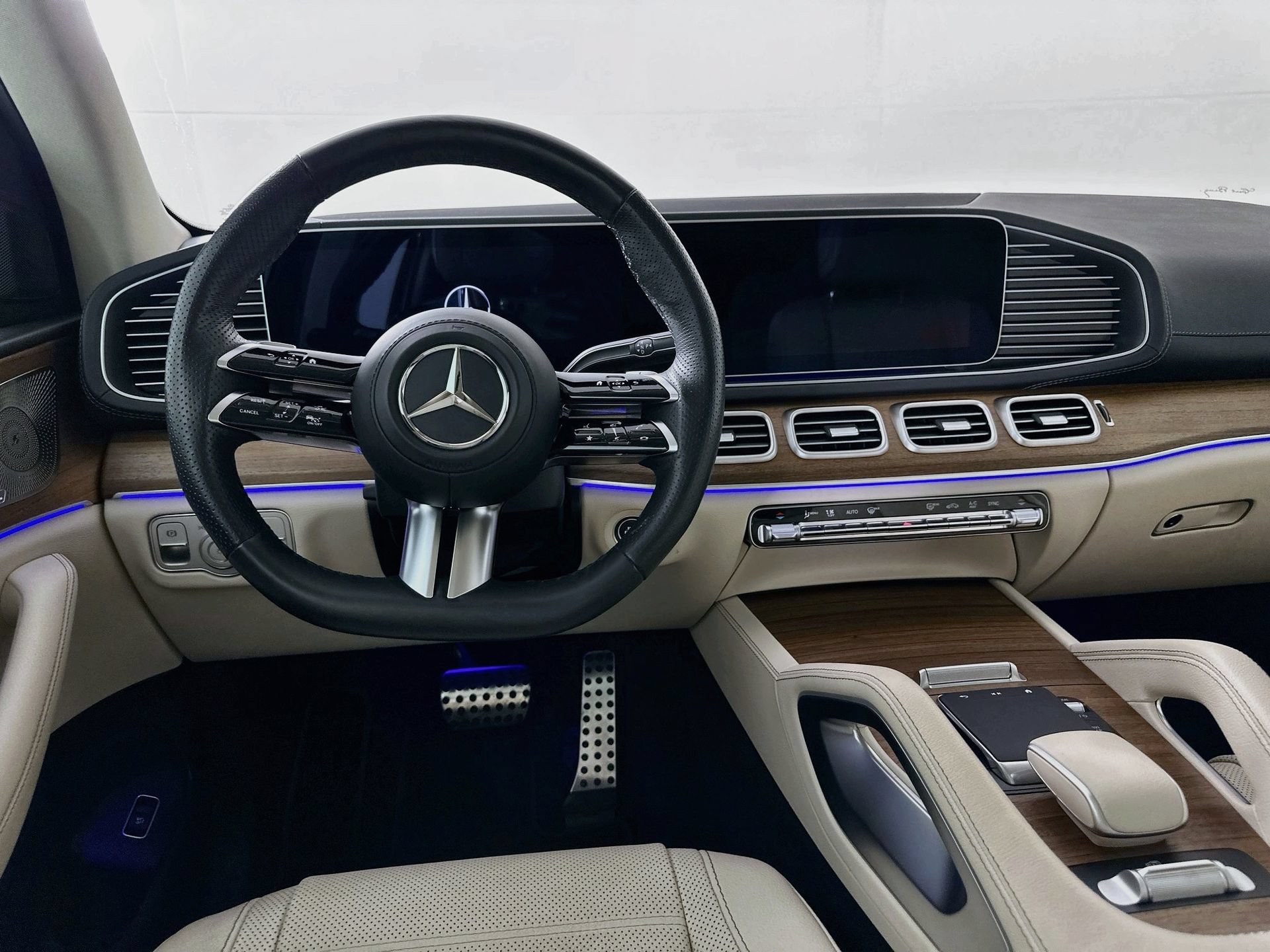 Used 2024 Mercedes-Benz GLS 580 4MATIC image 25
