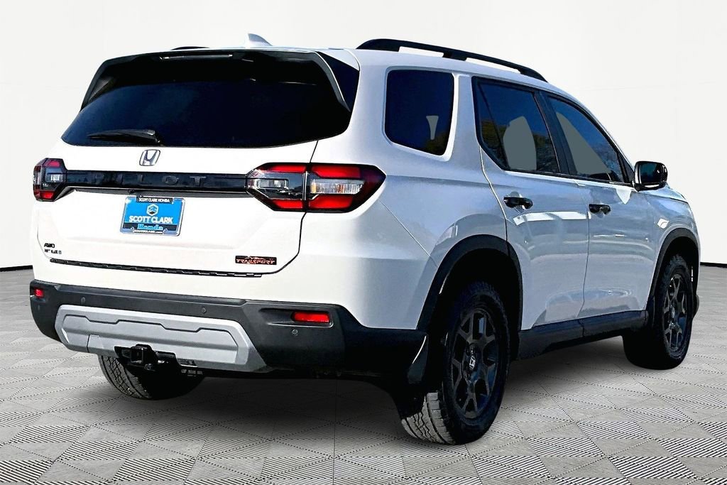 Certified 2025 Honda Pilot TrailSport image 6
