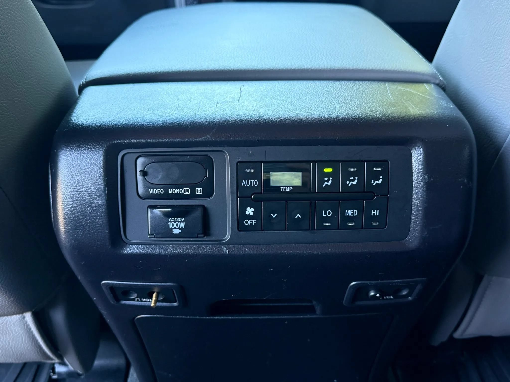 Used 2017 Toyota Sequoia Platinum AWD/4WD image 33