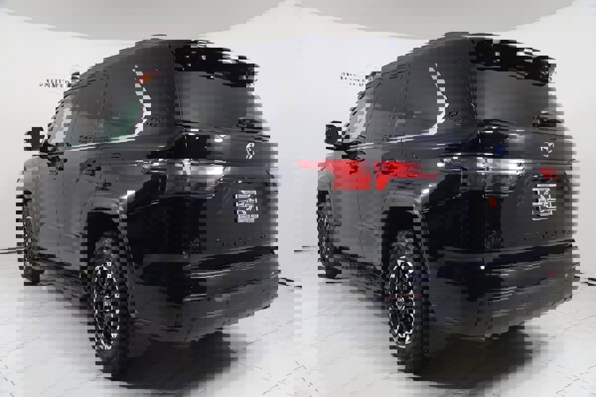 Used 2024 Toyota Sequoia Limited image 4