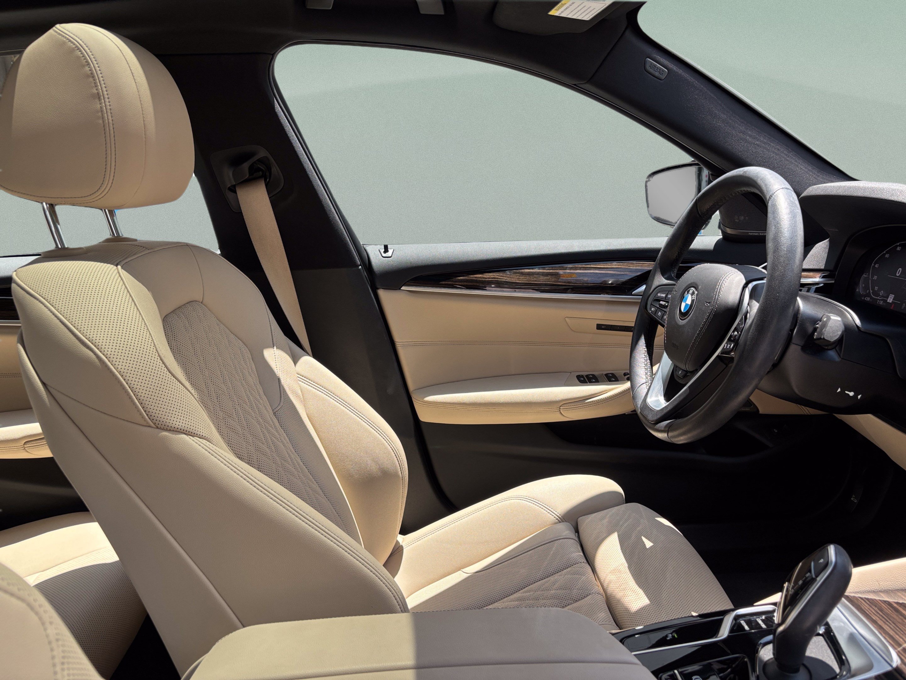 Used 2022 BMW 530i w/ Premium Package RWD image 24