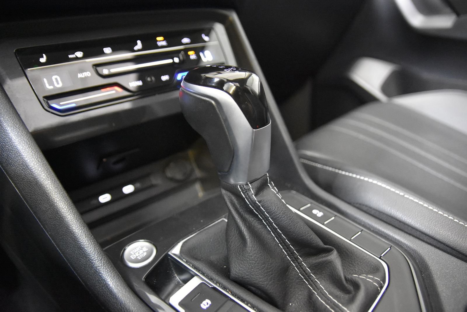 Used 2024 Volkswagen Tiguan SE FWD image 24