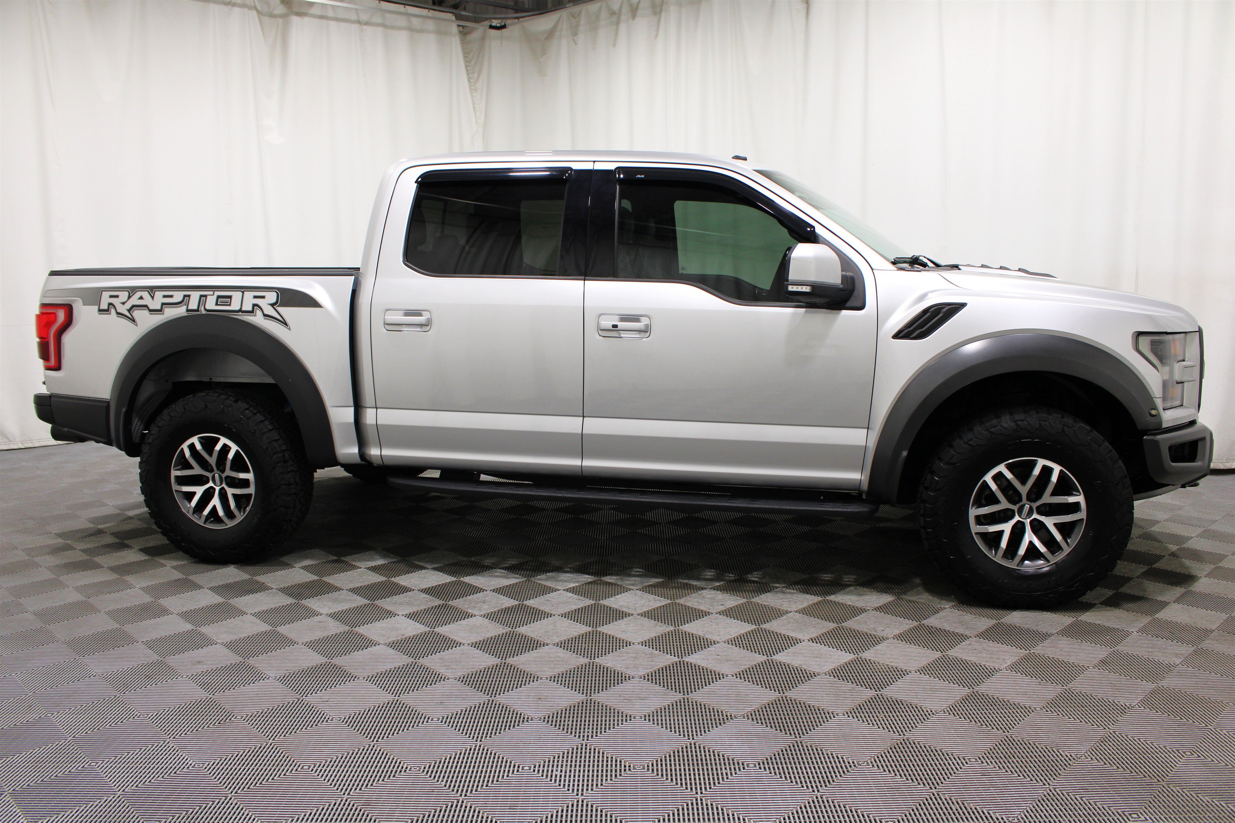 Used 2017 Ford F150 Raptor w/ Equipment Group 802A Luxury AWD/4WD image 30