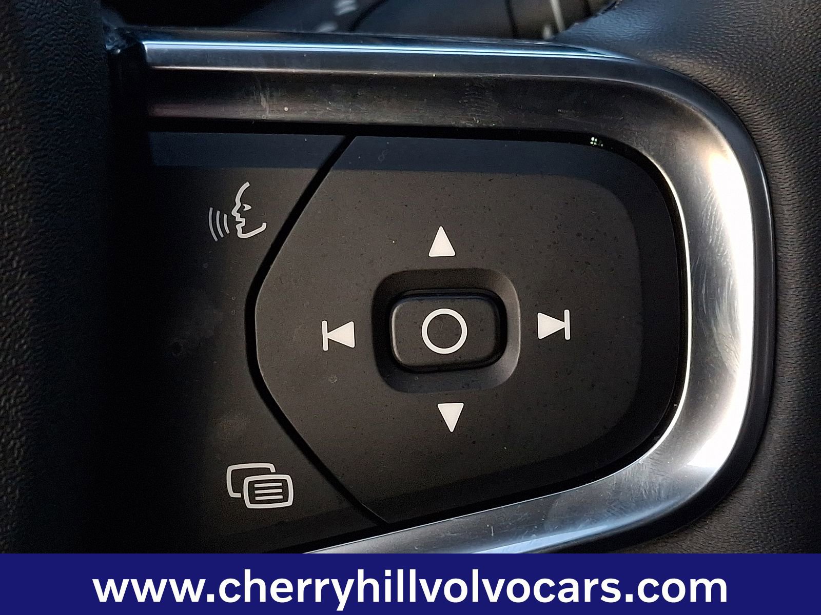 Certified 2025 Volvo XC40 B5 Core w/ Protection Package Premier image 24