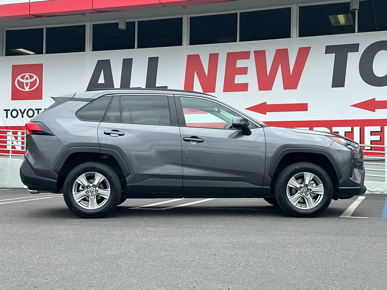 Used 2025 Toyota RAV4 XLE FWD image 6